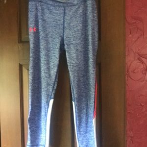 YL Under Armour capris